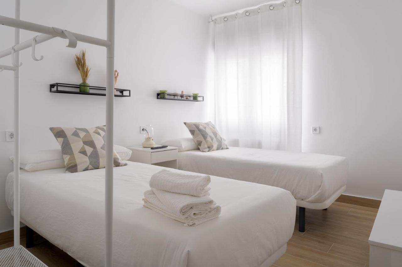 Apartment A 270 M. Del Casco Viejo, A/c, 3 Habi. Y 2 Banos Bilbao