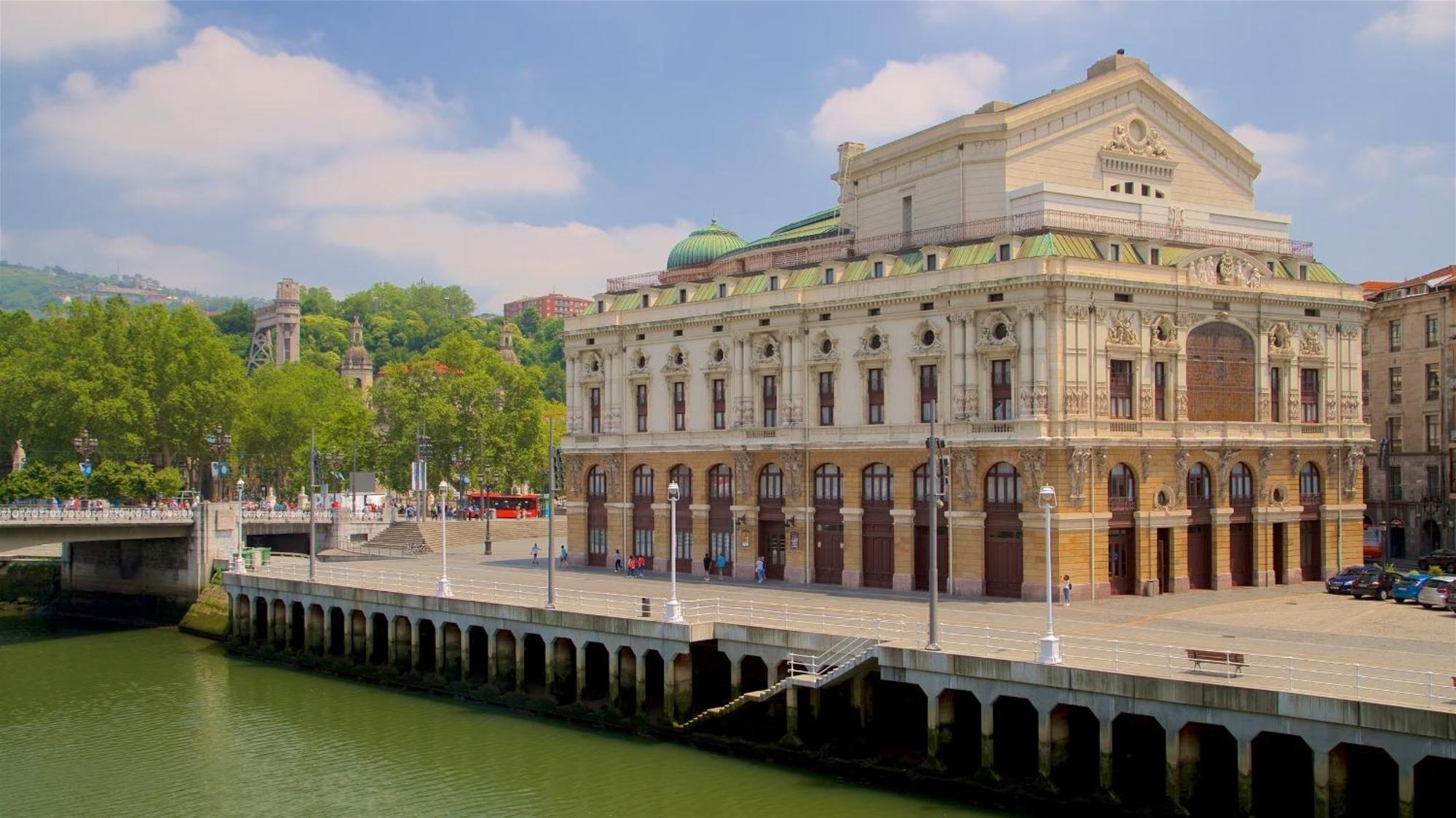 Apartment A 270 M. Del Casco Viejo, A/c, 3 Habi. Y 2 Banos Bilbao