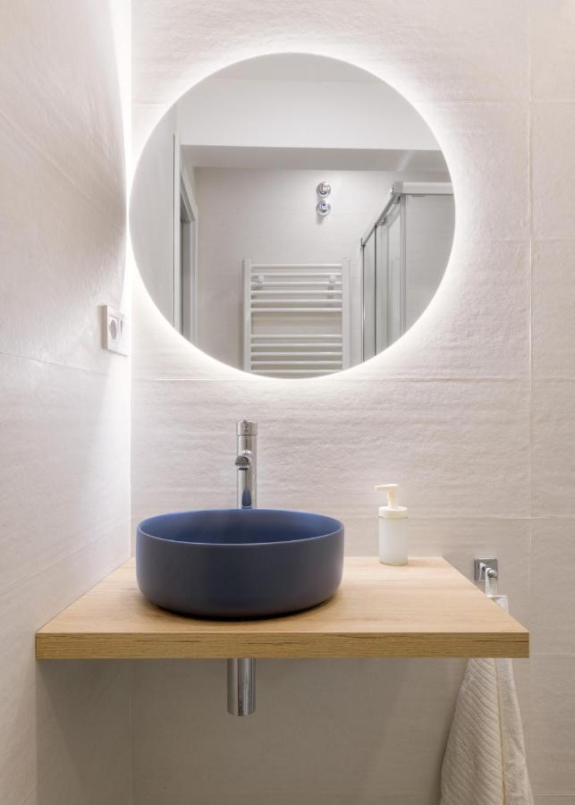 Apartment A 270 M. Del Casco Viejo, A/c, 3 Habi. Y 2 Banos *